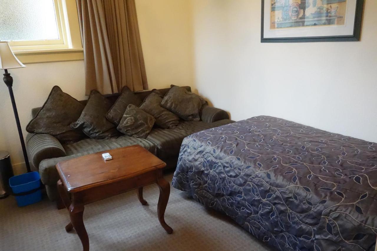 Hotel Manor Views Nz Huntly Exterior foto