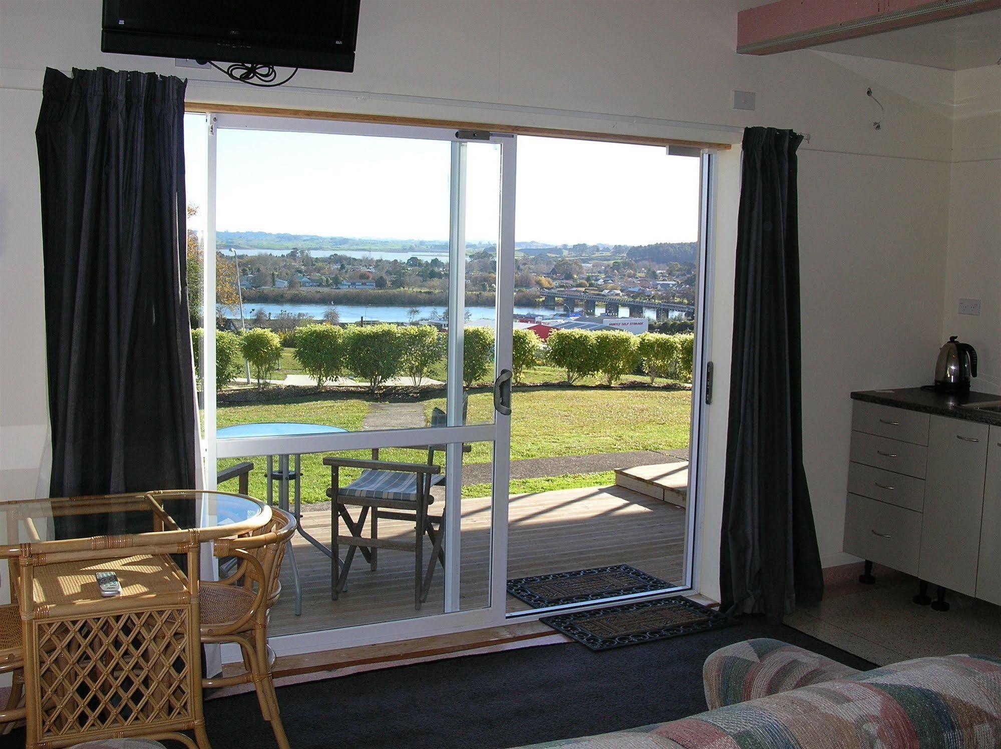 Hotel Manor Views Nz Huntly Exterior foto